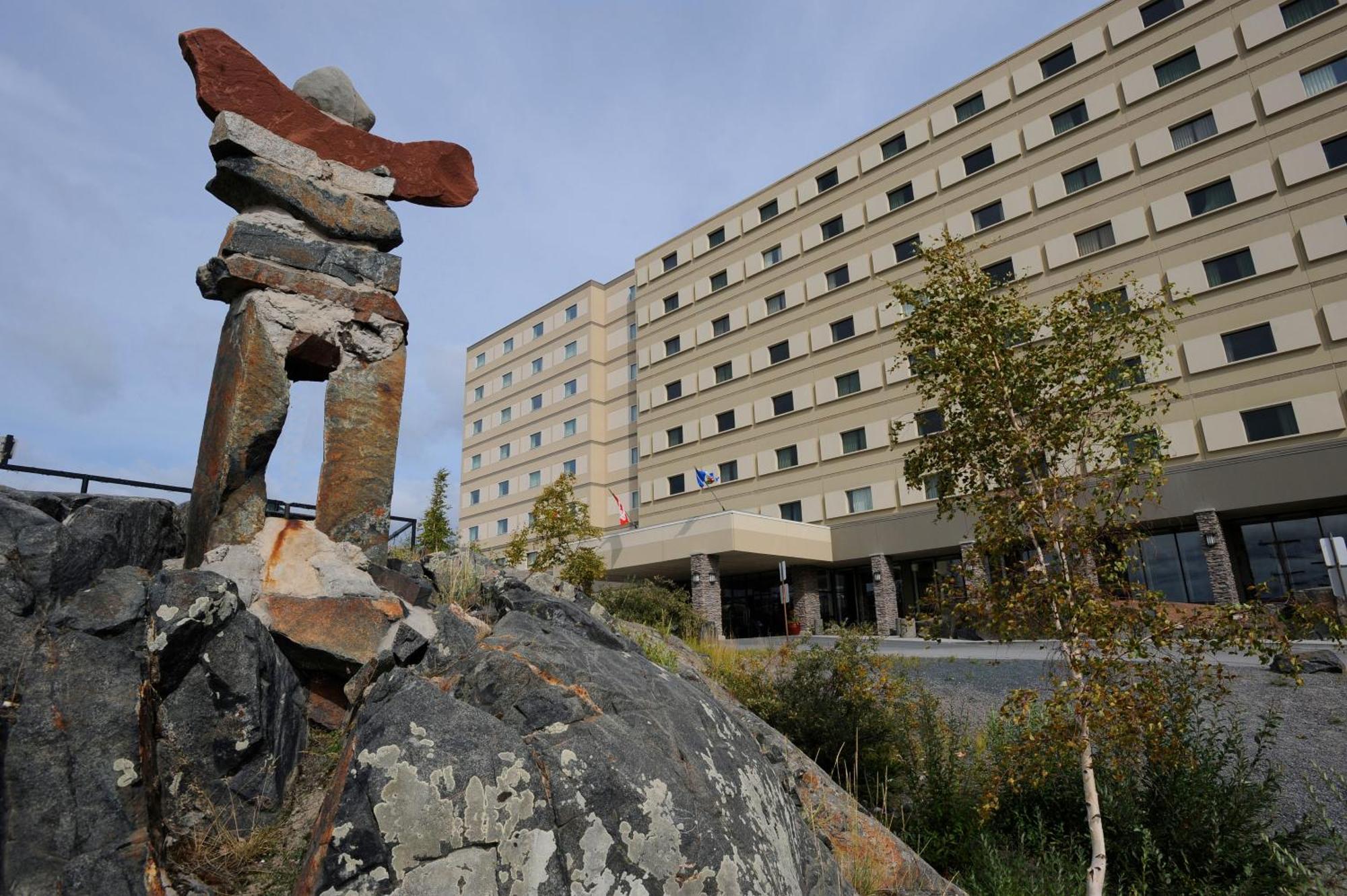 The Explorer Hotel Yellowknife Eksteriør bilde